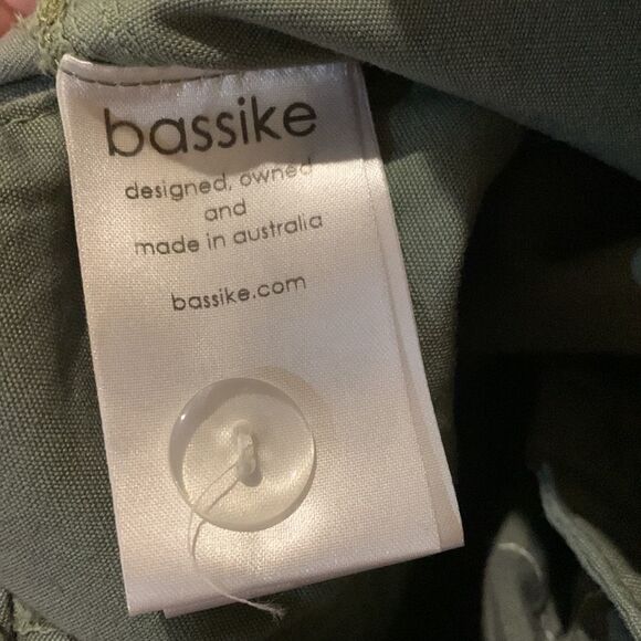 Bassike Canvas belted paper bag shorts. Size 00 - Picture 5 of 11